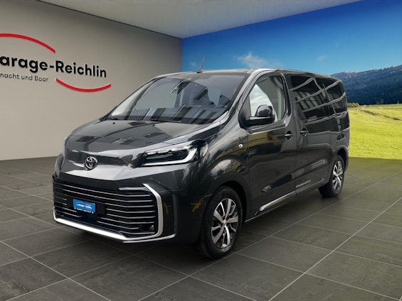 First vehicle image