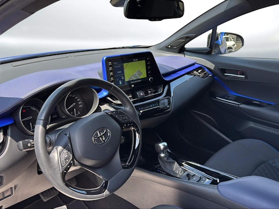 Vehicle image 6