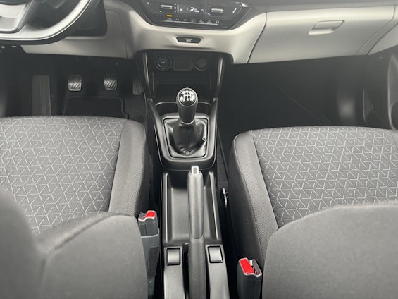 Vehicle image 14