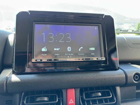 Vehicle image 17