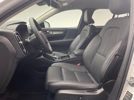 VOLVO XC40 2.0 B4 MH Plus Dark 3