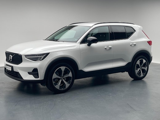VOLVO XC40 2.0 B4 MH Plus Dark 2