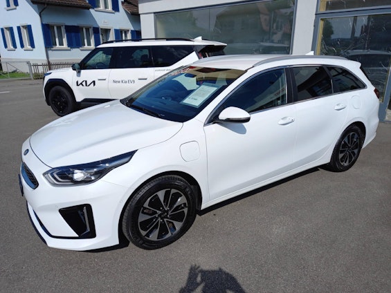 First vehicle image