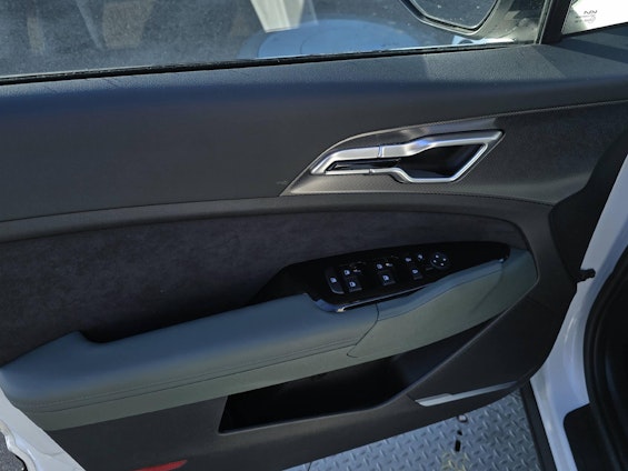 Vehicle image 6 Vehicle image 6