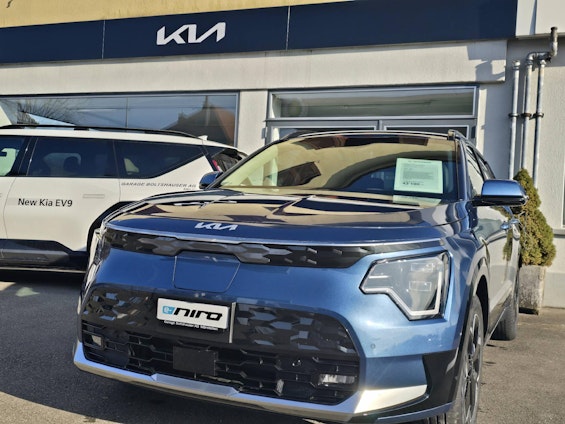 First vehicle image First vehicle image