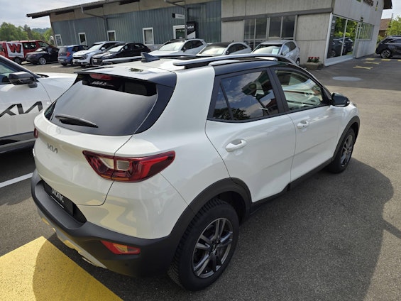 Vehicle image 3 Vehicle image 3