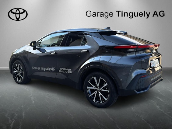 Vehicle image 10