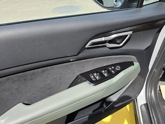 Vehicle image 6 Vehicle image 6