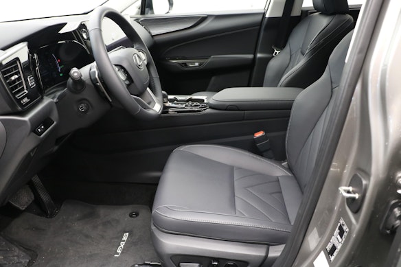 LEXUS NX 450h+ Comfort 3