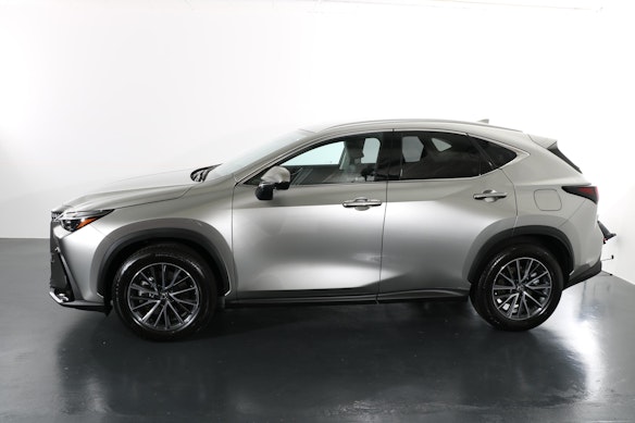 LEXUS NX 450h+ Comfort 1