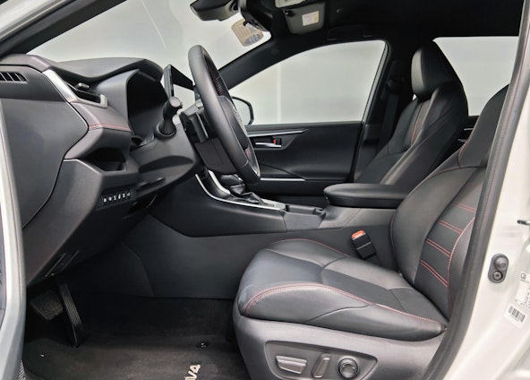 Vehicle image 4 Vehicle image 4