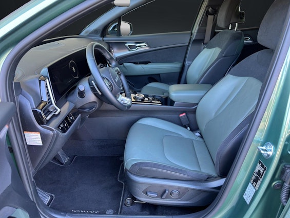 Vehicle image 8 Vehicle image 8