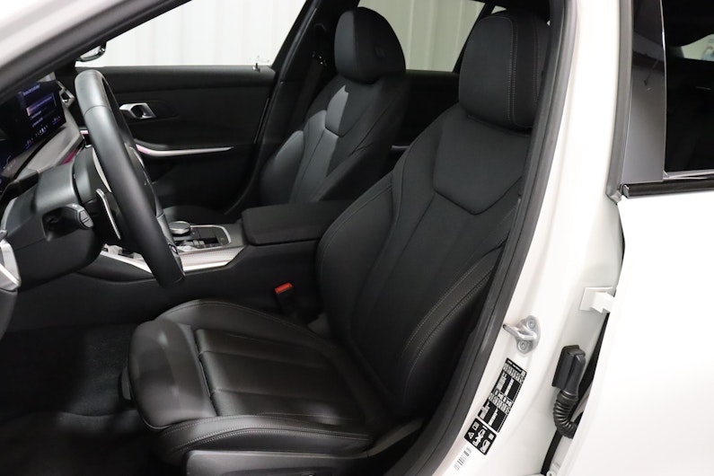 Vehicle image BMW 3 SERIES