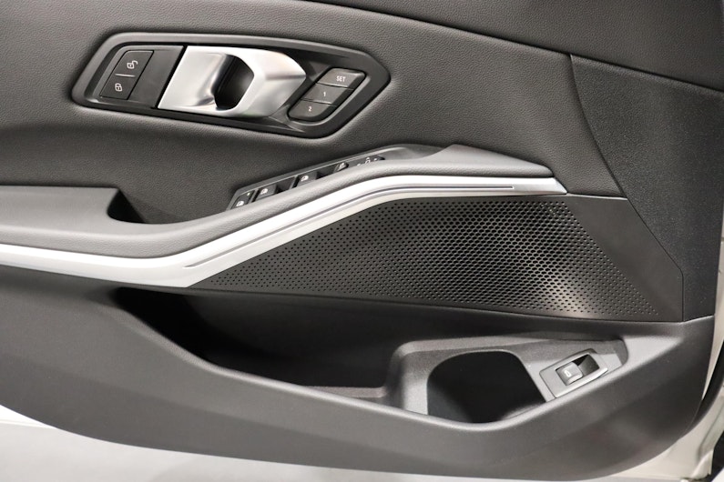 Vehicle image BMW 3 SERIES