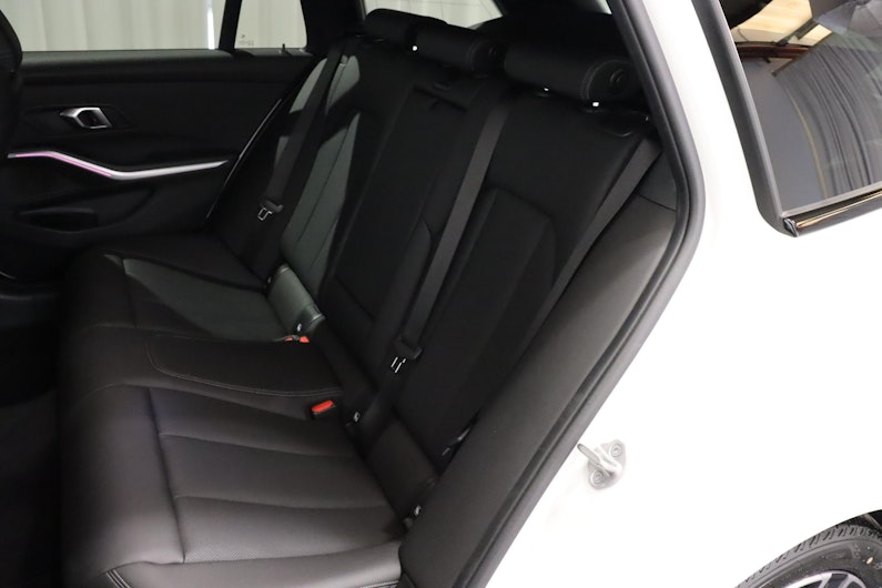 Vehicle image BMW 3 SERIES