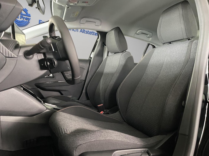 Vehicle image PEUGEOT 208