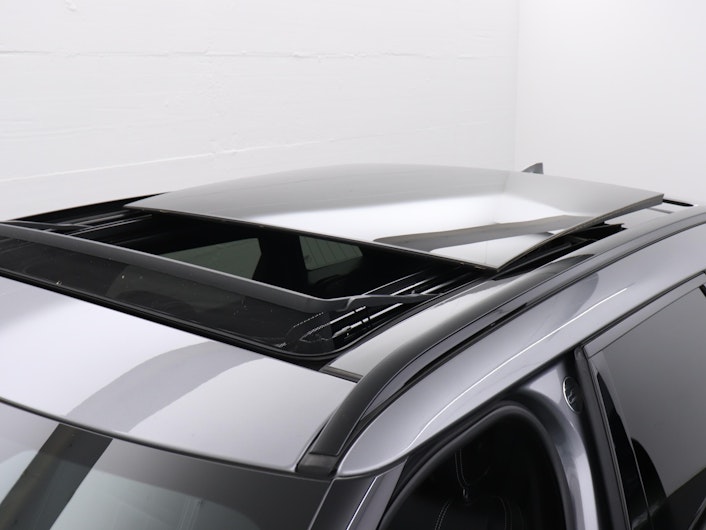 Vehicle image LAND ROVER RANGE ROVER VELAR