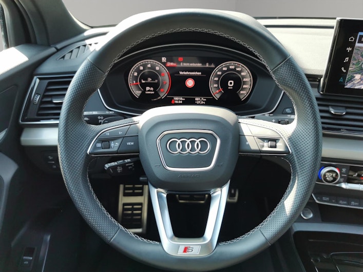 Vehicle image AUDI Q5