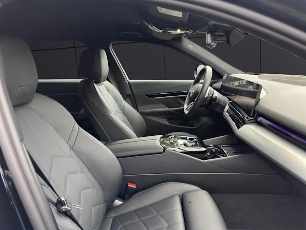 BMW 520d xDrive Touring M Sport/Attraktiven Leasingzinssatz ab 1.9 % bei Abschluss eine BMW Fahrzeugversicherung