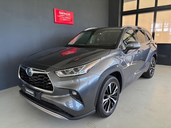 First vehicle image
