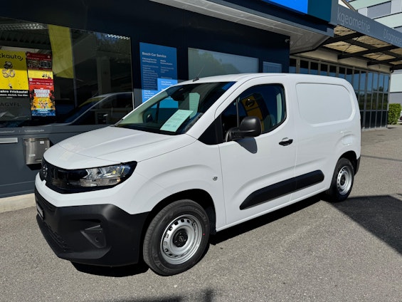 First vehicle image