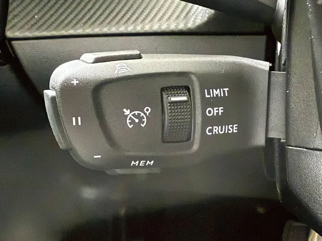 Peugeot 208 1.2 Hybrid Allure Premium
