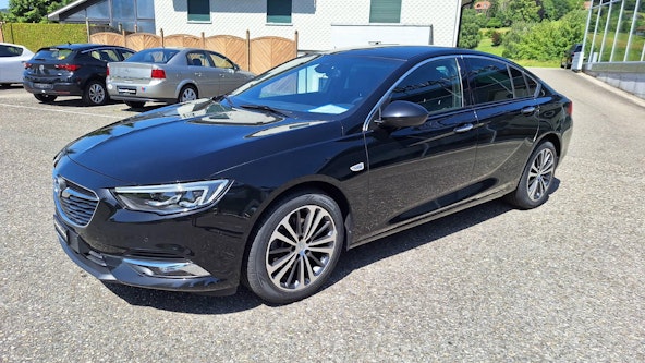 First vehicle image