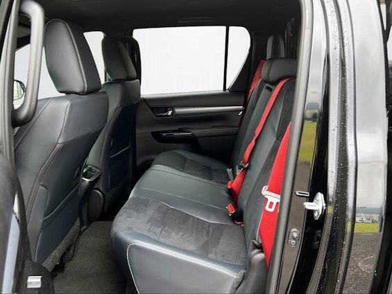 Vehicle image 10