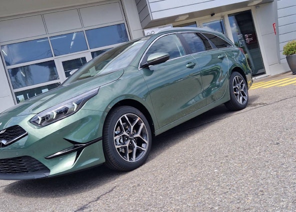 First vehicle image First vehicle image