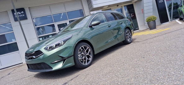 First vehicle image