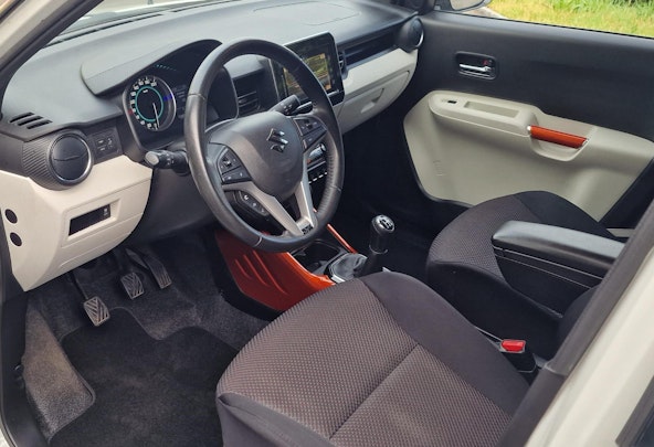 Vehicle image 6
