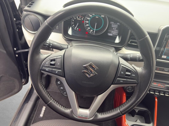 Vehicle image 10
