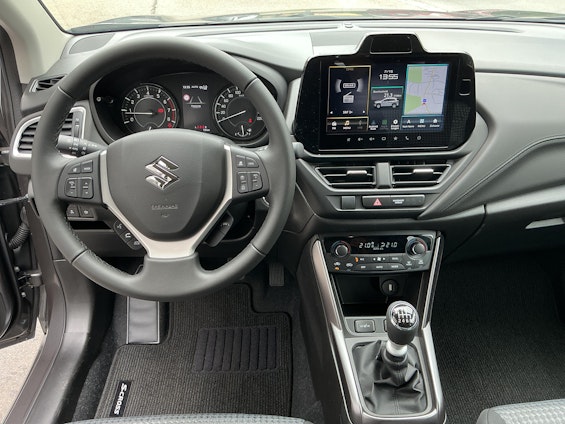 Vehicle image 6