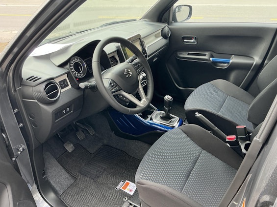 Vehicle image 6