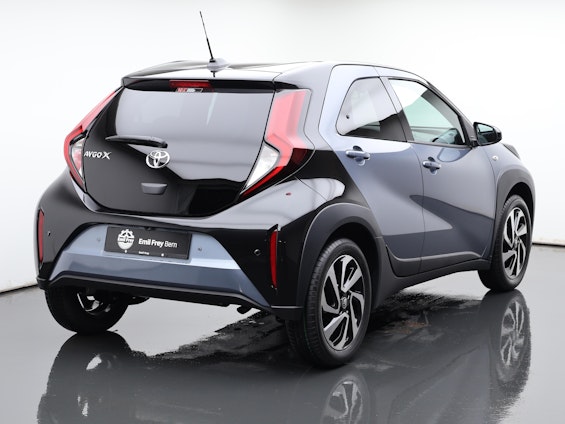Vehicle image 8