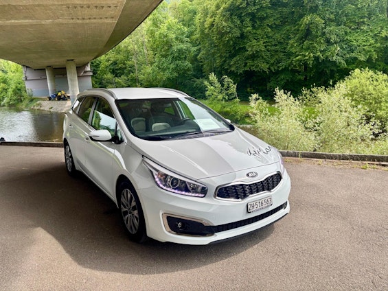 First vehicle image