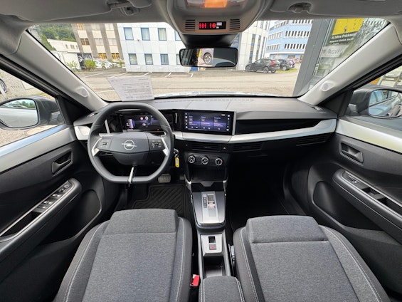 Vehicle image 6