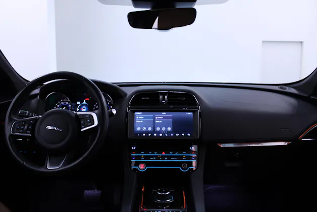 Jaguar F-Pace 2.0 T 250 Portfolio AWD *LEASING 1.99%*