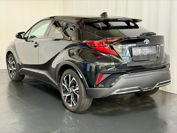 Vehicle image 6