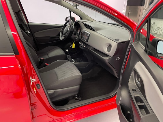 Vehicle image 7