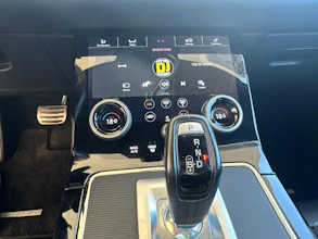 https://vehicle.imgix.net/3902696/b34a1191-81d8-479d-8e9d-8ed20f7e5515.jpg