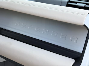 Fahrzeugbild LAND ROVER Defender 110 3.0 I6 XS