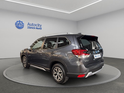 SUBARU Forester Station 2.0i e-Boxer Swiss Plus 1