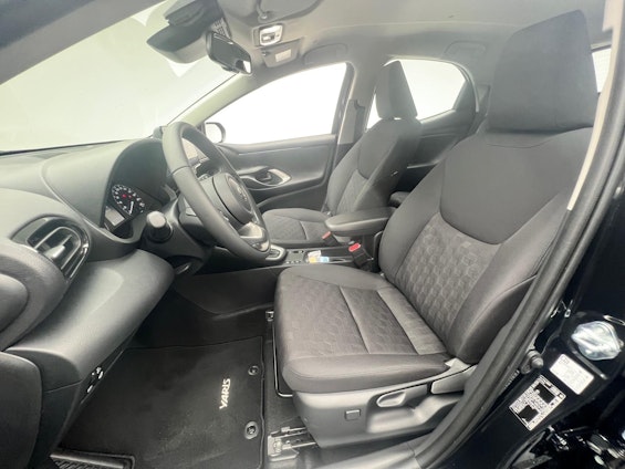 Vehicle image 6