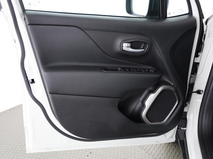 Vehicle image JEEP RENEGADE