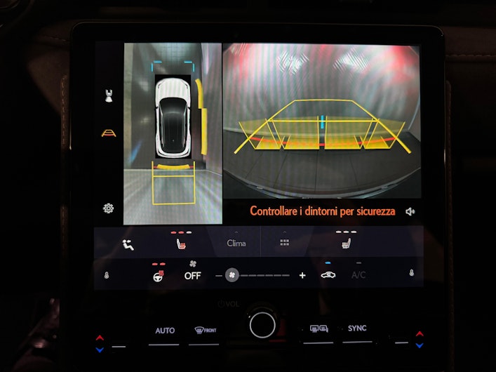 immagine del veicolo LEXUS LBX