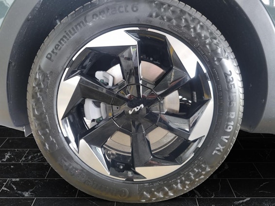 Vehicle image 10 Vehicle image 10