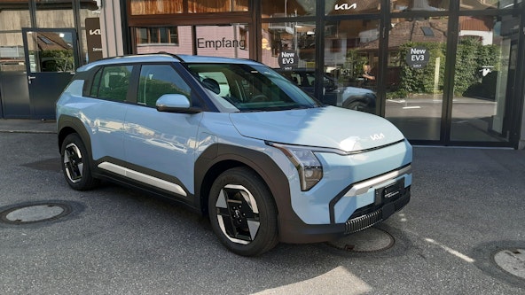 First vehicle image