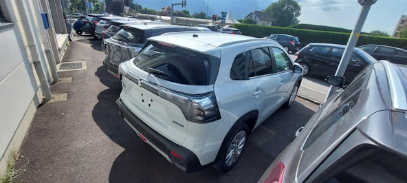 Vehicle image 4