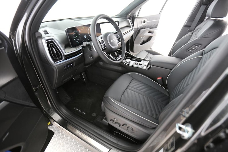 Vehicle image KIA SORENTO